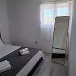 Neda Apartment *