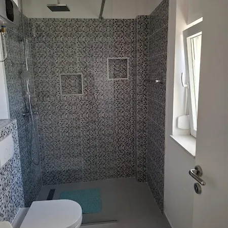 Waterflow Apartman *