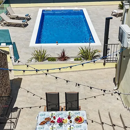 Neda Apartment